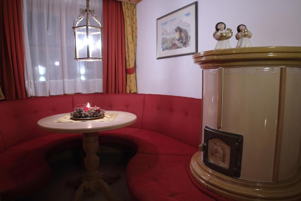 Luxury Suite,109716246:JPEG